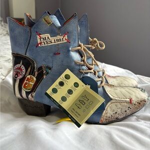 VINTAGE LEATHER Unique Blue and White Lace-Up Boots